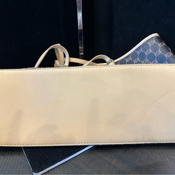 bebe Gorgeous Patterned Tote Bag - Picture 7 of 11